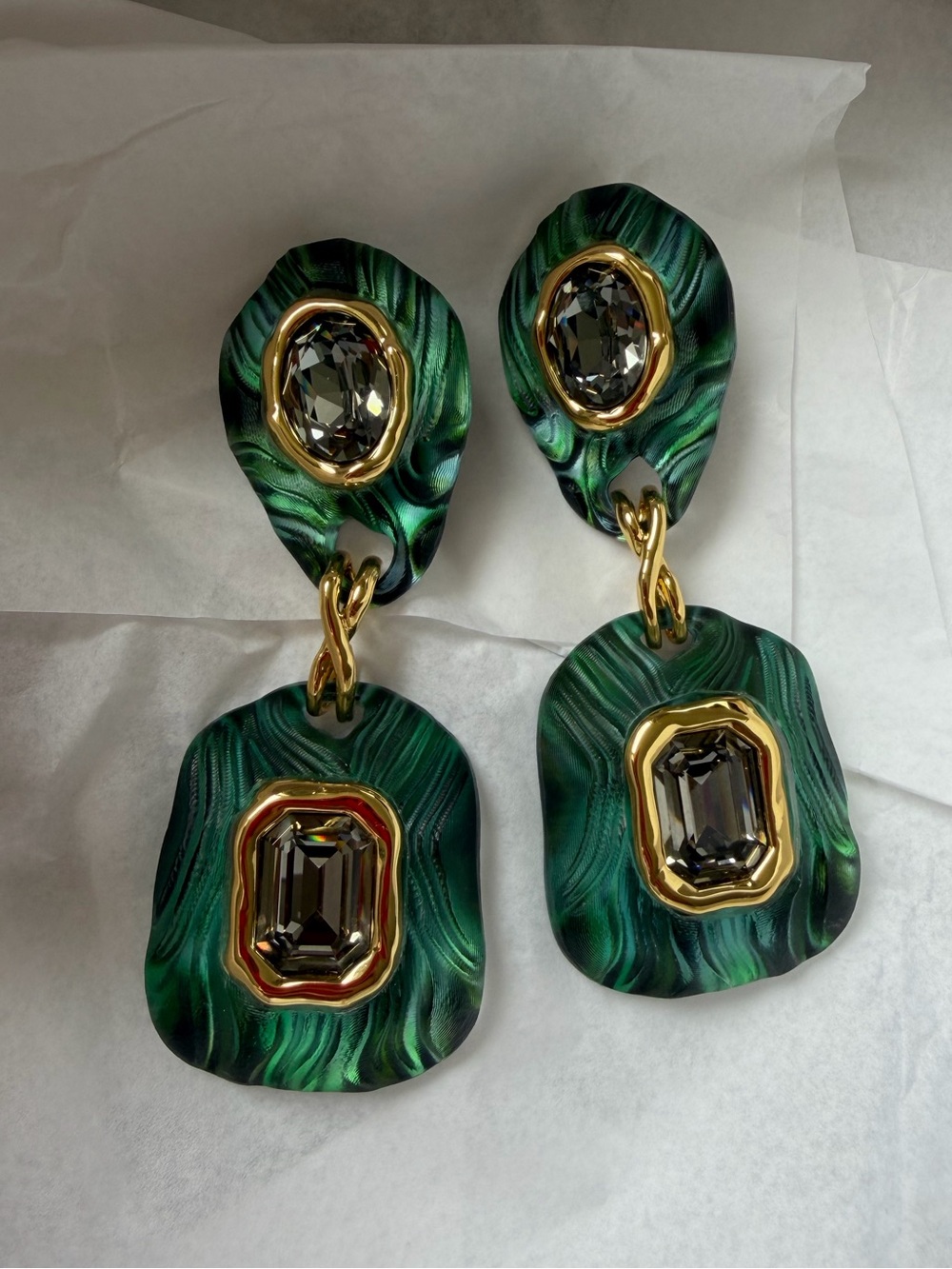 Madera Lucite Large Drop Clip Earring- Malachite